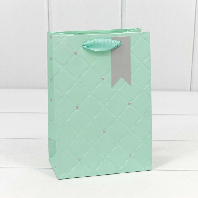 000152G	Пакет подарочный "Эксклюзив" (микс) 14*20*8 230г 1/20 1/480